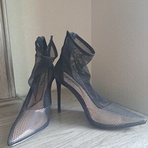 Steve Madden VIELO SIZE 8.5 Like New Heels